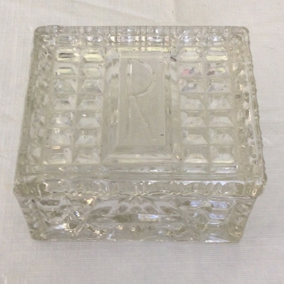 Home Vintage Crystal box with lid the the letter R is on top of the box. - Picture 1 of 6